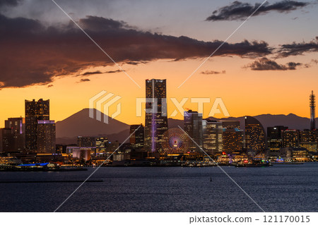 <Kanagawa Prefecture> Night view of Yokohama Minato Mirai and special Yorunoyo illumination 121170015