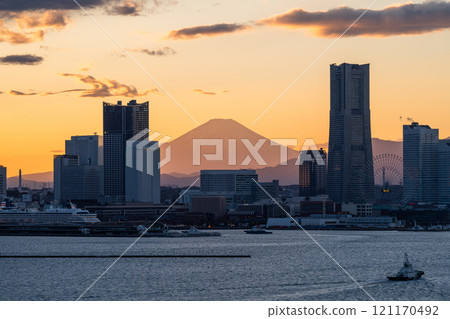 “神奈川縣”橫濱Minatomirai的夜景 121170492