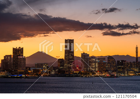 "Kanagawa Prefecture" Night view of Yokohama Minatomirai 121170504