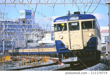 橫須賀線運行的113系列普通列車 121170774