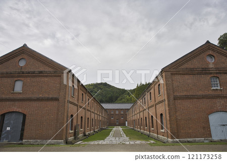 Maizuru Red Brick Park: Red brick warehouses as seen from the lawn plaza 5 121173258