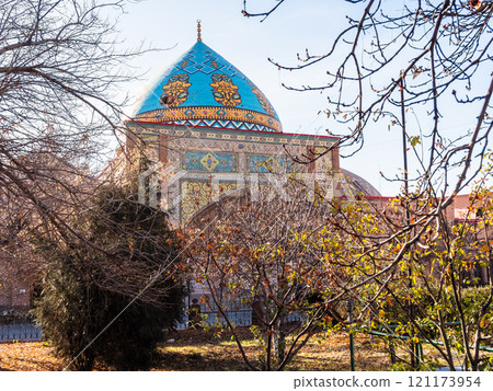 view of Blue Mosque in Yerevan from inner garden 121173954