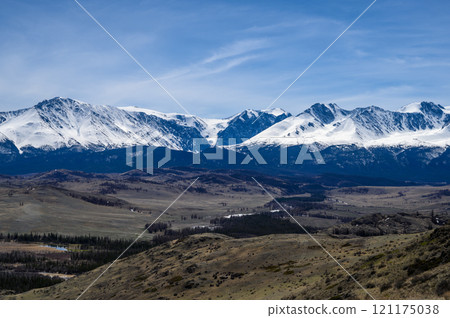 Severo-Chuisky ridge in Gorny Altai. Kosh-Agach district of the Altai Republic, Kuraiskaya steppe. 121175038