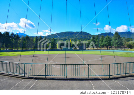 從後網後方看棒球場沼田市體育公園 121178714