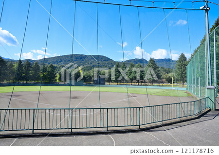 從後網後方看棒球場沼田市體育公園 121178716