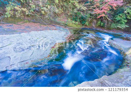 [千葉縣] 房總養老溪谷上游的紅葉和粟又瀑布 121179354