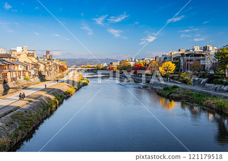 Autumn morning at Kamogawa River, Kyoto 121179518
