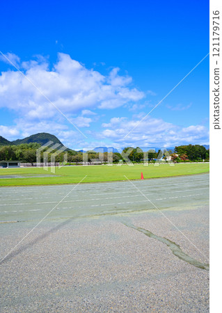 沼田市體育公園,位於利根川沿岸的體育公園,俯瞰上越的遠方 沼田市體育公園,位於利根川沿岸的體育公園,俯瞰上越的遠方 121179716