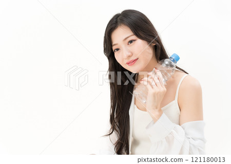 Young woman holding a plastic bottle 121180013