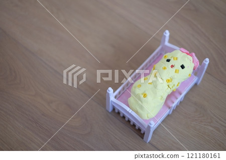 小學生用紙黏土製作炸蝦 小學生用紙黏土製作炸蝦 121180161