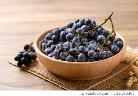 Black grapes in wooden bowl, Seedless grapes 121180365
