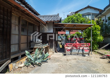 Turning vacant houses into warehouses for storing tractors and other equipment Turning vacant houses into warehouses for storing tractors and other equipment 121180763