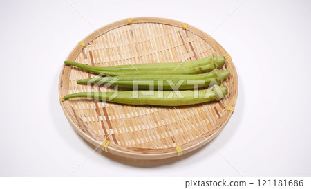 Okra 121181686
