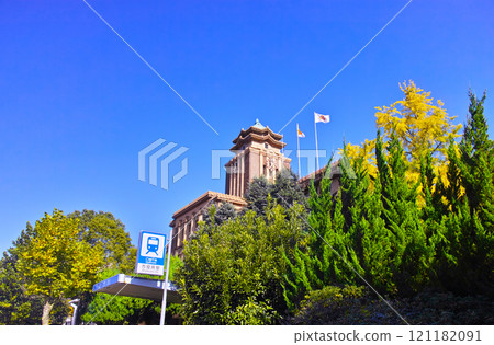 名古屋市中區名古屋市政廳和市役所地鐵站的紅葉季節景色 121182091