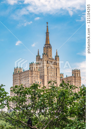 The view on the residential Stalinist high-rise building on Kudrinskaya Square. It is the one of seven Stalinist skyscrapers built in 1947-1954. 121184265
