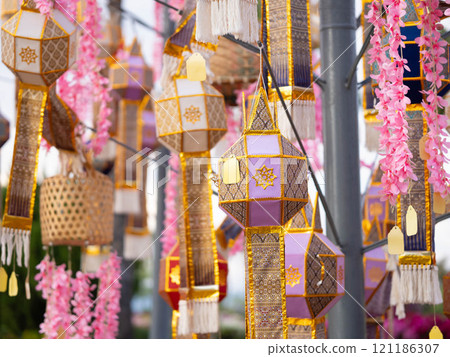 Lanna lantern (Yi Peng lantern) is a colorful traditional Thai lantern, handmade in the northern style, hanging on a rope for decoration. 121186307
