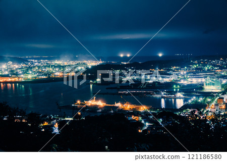 Night view of the harbor and city shining at night 121186580