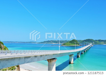 Yamaguchi Prefecture: Tsunoshima Bridge with blue sky and sea 121187513