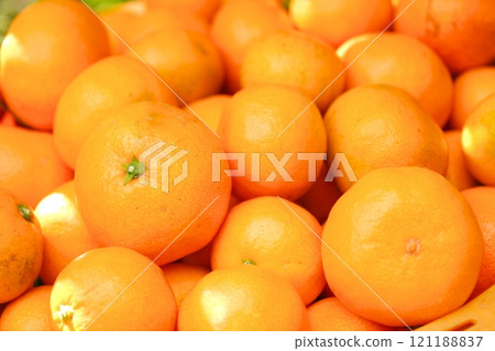 Nourishment with mandarin oranges rich in vitamin C Nourishment with mandarin oranges rich in vitamin C 121188837