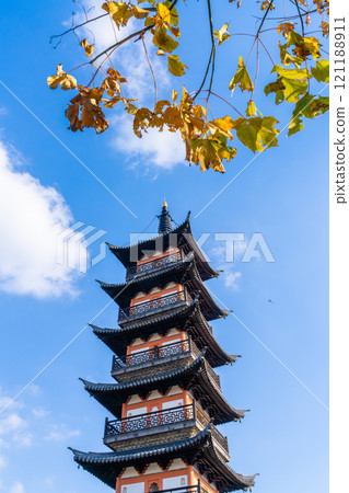 藍天白雲下的中國古塔 121188911