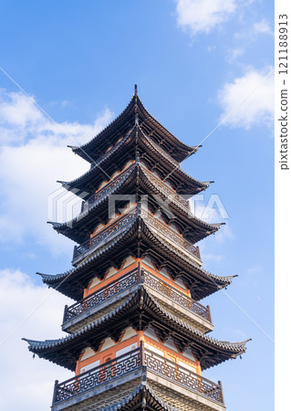 藍天白雲下的中國古塔 121188913