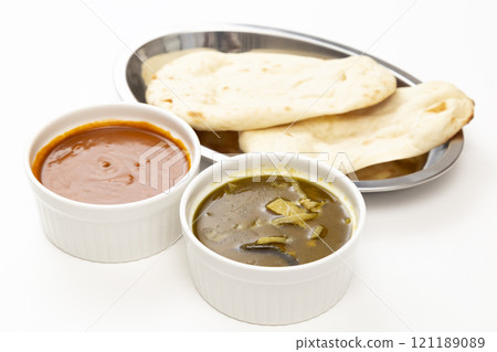 Curry and naan lunch plate 121189089
