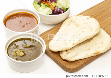 Curry and naan lunch 121189736