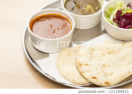 Curry and naan lunch plate Curry and naan lunch plate 121189831