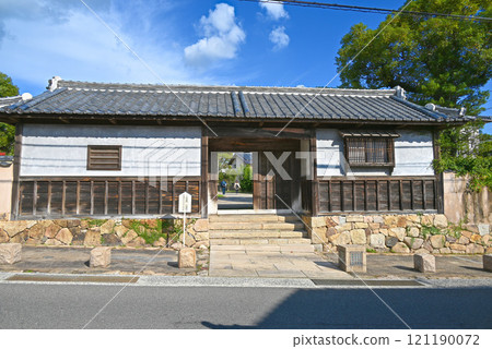 [Shimonoseki City, Yamaguchi Prefecture] Castle Town Chofu, Former Matsuoka Family Tenement Gate 121190072