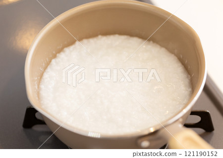 在鍋裡煮粥 121190152