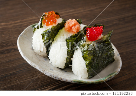 Onigiri (salmon roe, cod roe, salmon roe) 121192283