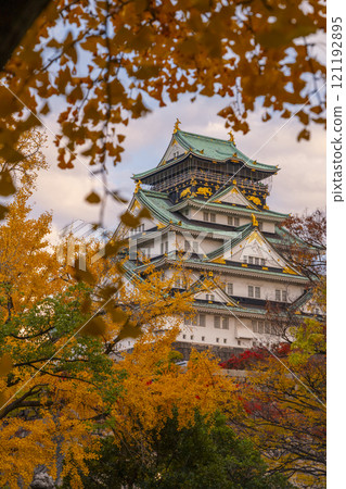 Osaka Castle tower at dusk, surrounded by autumn leaves Osaka Castle tower at dusk, surrounded by autumn leaves 121192895