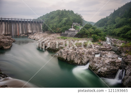 用慢快門拍攝大壩 用慢快門拍攝大壩 121193665