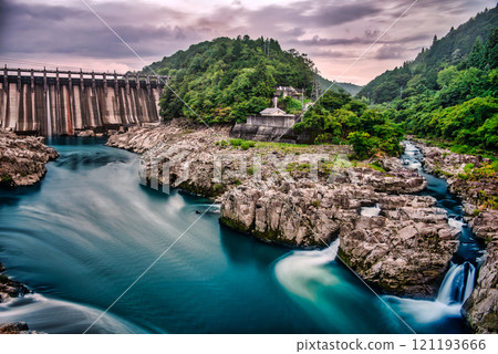 用慢快門拍攝大壩 用慢快門拍攝大壩 121193666