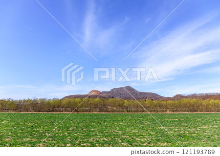 Mount Usu and Mount Showa Shinzan in spring, Sobetsu Town, Hokkaido [April] 121193789