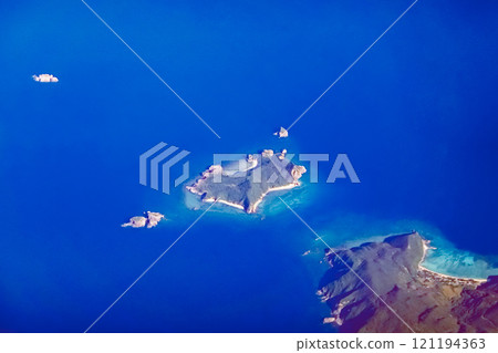 Sukomori, an uninhabited island in the Amami Islands (Setouchi Town, Oshima District, Kagoshima Prefecture) 121194363