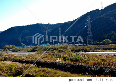 靜岡市郊區的變電站的風景 121195040