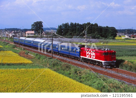 A steering training train running on the Tohoku Main Line 121195561