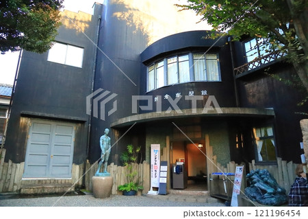 從館外看到的朝倉雕刻博物館正門的景色。 121196454