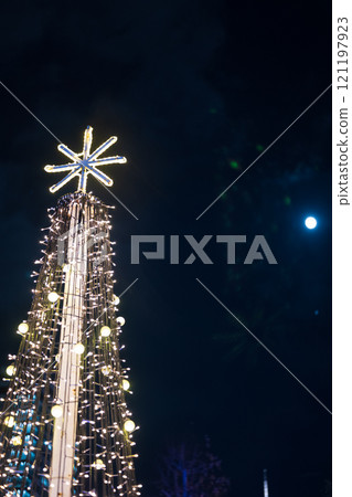 日本北海道札幌市Hoyto燈飾的美景 日本北海道札幌市Hoyto燈飾的美景 121197923