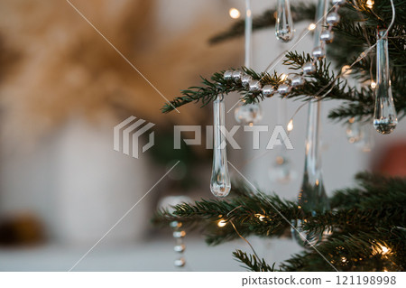 Elegant Christmas Tree Decorations with Sparkling Ornaments Elegant Christmas Tree Decorations with Sparkling Ornaments 121198998