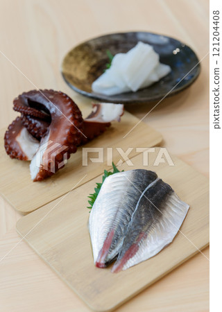章魚、魷魚、竹莢魚、壽司配料、海鮮 章魚、魷魚、竹莢魚、壽司配料、海鮮 121204408