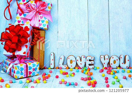 gift box on wooden table, christmas background 121205977