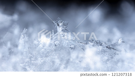 natural snowflakes on snow, winter natural snowflakes on snow, winter 121207318