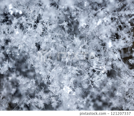 natural snowflakes on snow, winter natural snowflakes on snow, winter 121207337