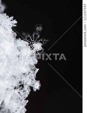 natural snowflakes on snow, winter natural snowflakes on snow, winter 121207347