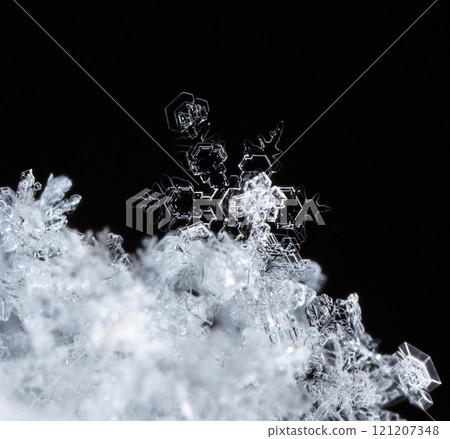 natural snowflakes on snow, winter natural snowflakes on snow, winter 121207348
