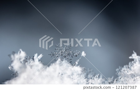 natural snowflakes on snow, winter natural snowflakes on snow, winter 121207387