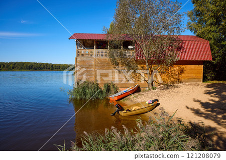 Lakeside Retreat with Canoes Ready for Adventure Lakeside Retreat with Canoes Ready for Adventure 121208079
