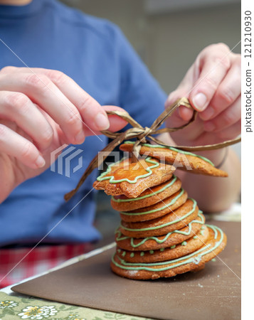 Assembling Christmas gingerbread bell Assembling Christmas gingerbread bell 121210930